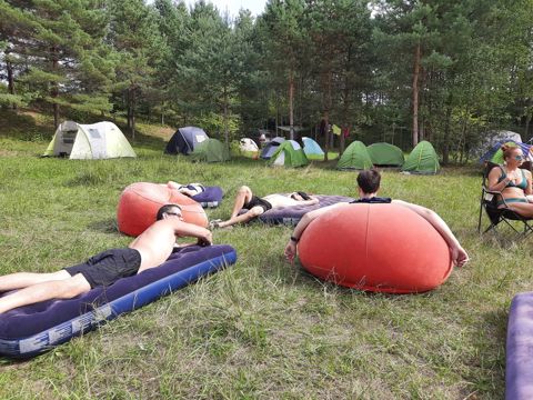 053.jpg